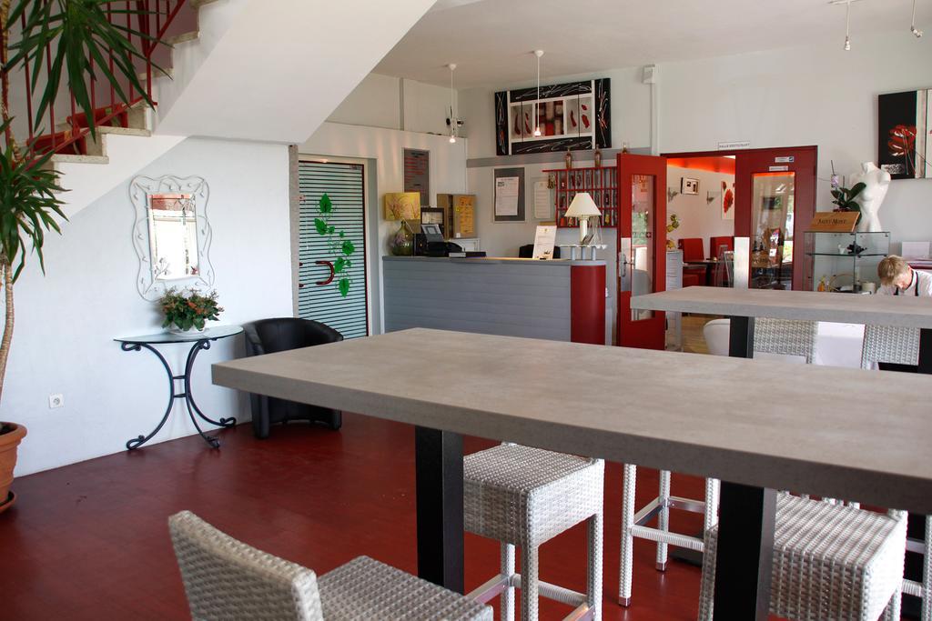 Logis Hotels - Hotel Et Restaurant Le Relais Des Garrigues Grisolles  Room photo