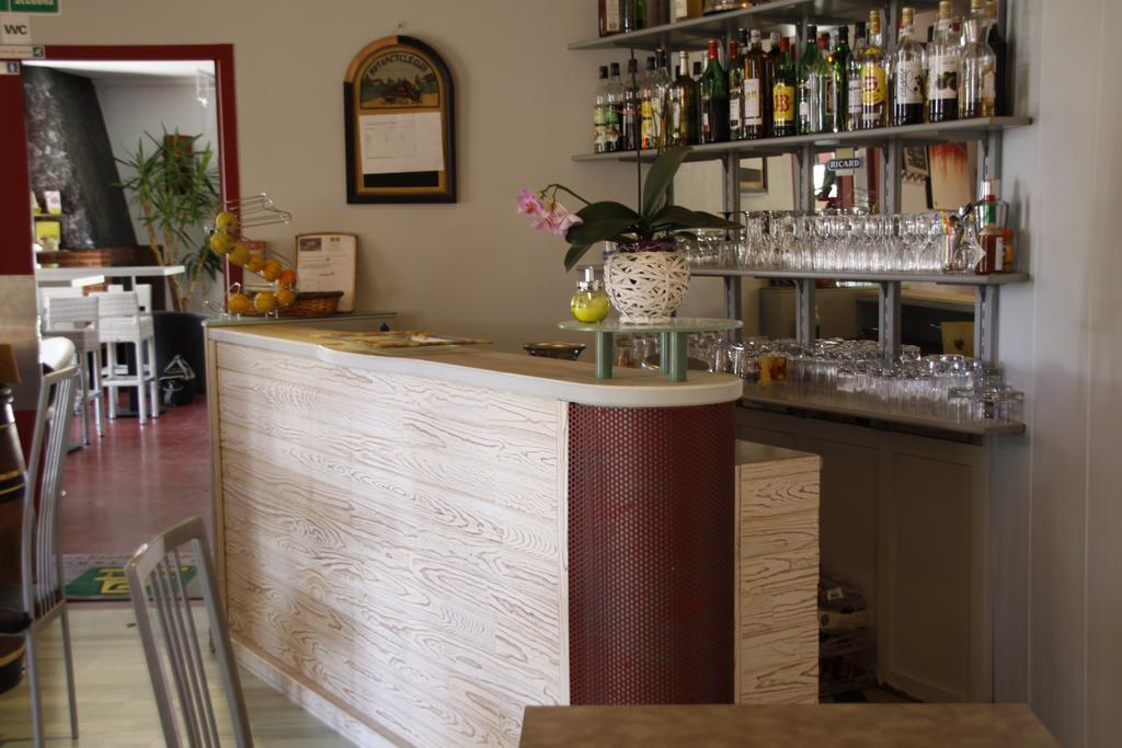 Logis Hotels - Hotel Et Restaurant Le Relais Des Garrigues Grisolles  Exterior photo
