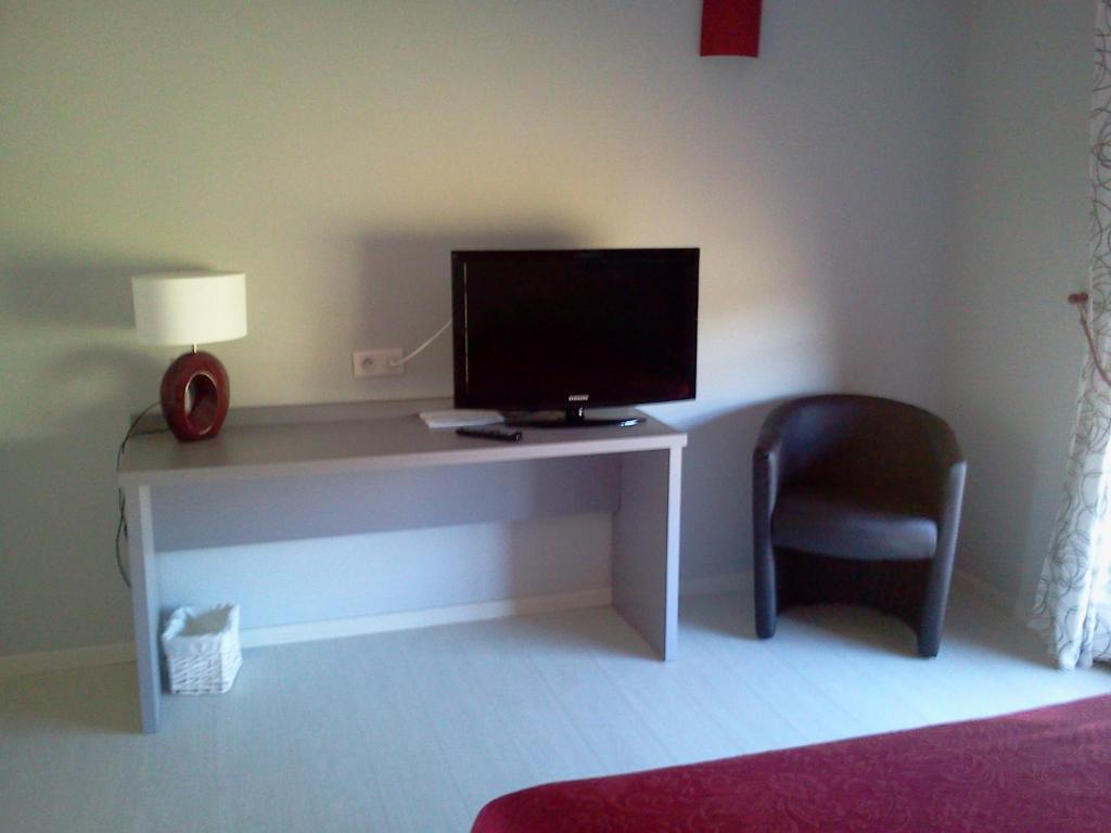 Logis Hotels - Hotel Et Restaurant Le Relais Des Garrigues Grisolles  Room photo