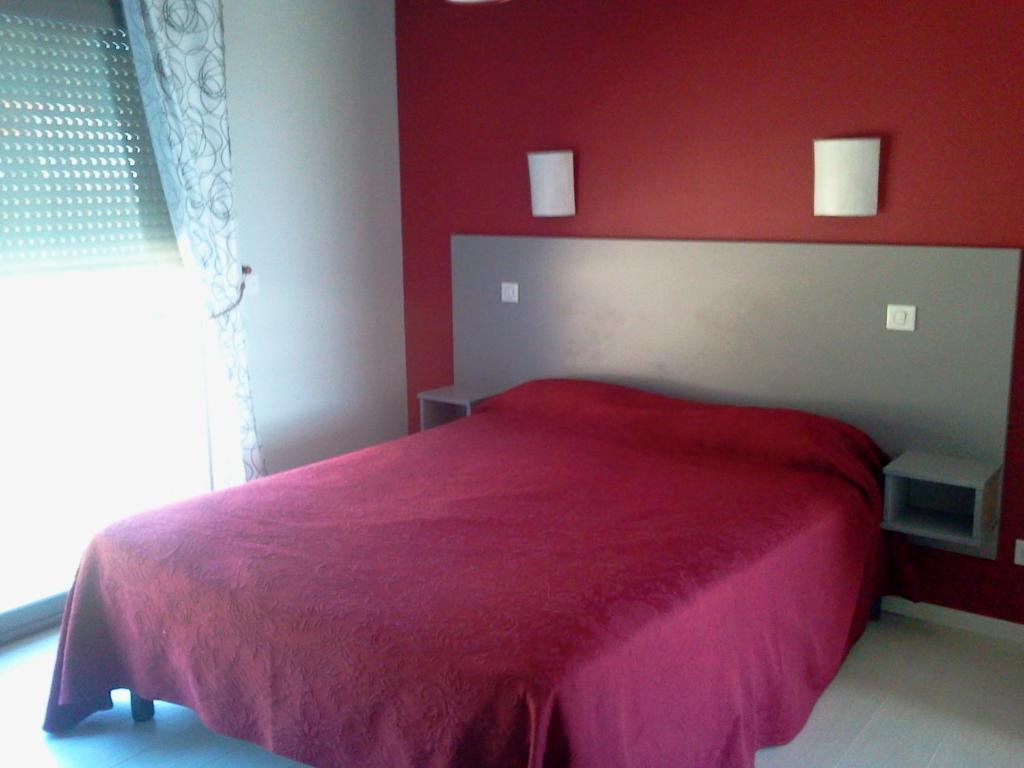 Logis Hotels - Hotel Et Restaurant Le Relais Des Garrigues Grisolles  Room photo