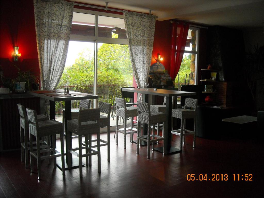 Logis Hotels - Hotel Et Restaurant Le Relais Des Garrigues Grisolles  Exterior photo