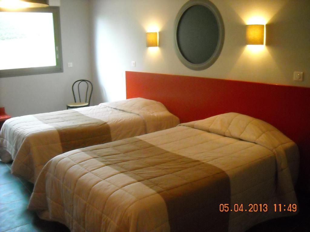 Logis Hotels - Hotel Et Restaurant Le Relais Des Garrigues Grisolles  Room photo